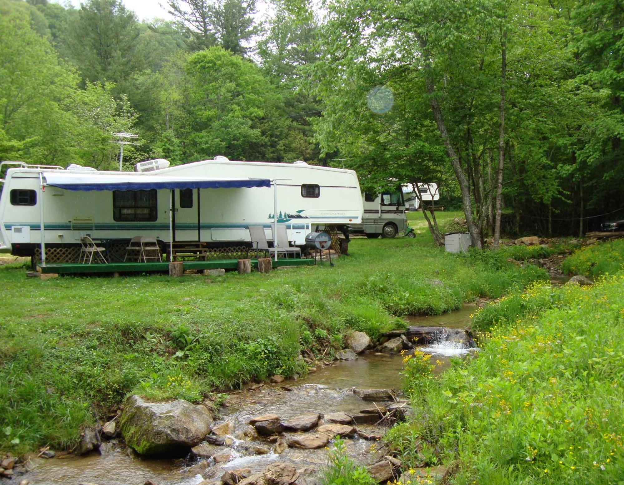 Dark Ridge Hideout Hotel Elk Park Екстериор снимка